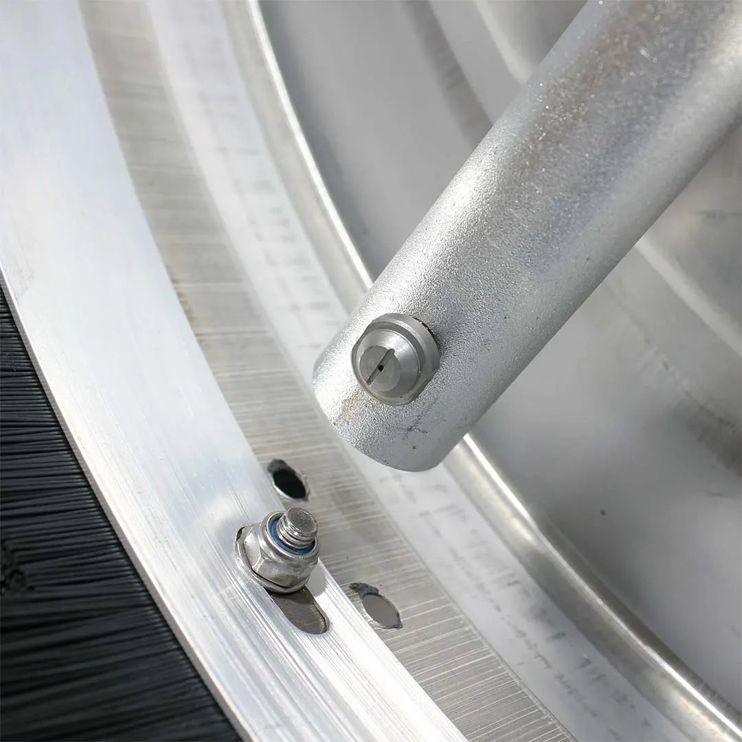 21" Stainless Steel Rotating Roof Cleaner for Pressure Washers, close-up of a spray nozzle on the rotating bar beside an adjustment bolt