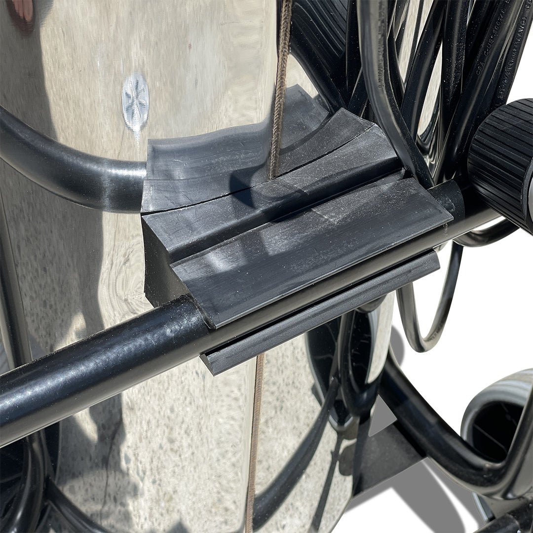 Cyclone 3600 Gutter Vacuum Tipping Detail Close Up